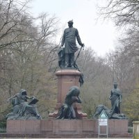 Германия. Весна2019.. Национальный памятник Бисмарку на площади Большая Звезда в Берлине. :: Galina Leskova