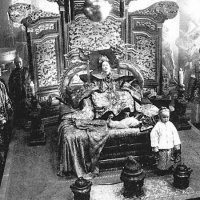 Умирающая императрица Цыси и новый китайский император. Ему 3 года! :: Юрий Поляков