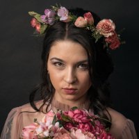 Портрет красивой девушки :: Юрий Топчиян