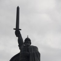 Памятник Илье Муромцу :: сергей крючков