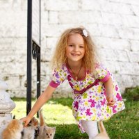 Девочка с котятами :: Михаил Ермаков