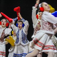 Бабушкин  танец :: михаил пасеков