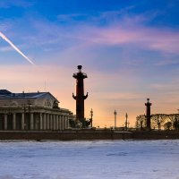 Ростральные колонны Петербурга на закате :: Майя Жинкина