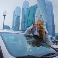 Девушка с автомобилем :: Нина Кулагина