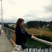 Марьяна на мосту через речку Гусь :: aleks50 