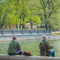 GORKY PARK FISHERMEN. РЫБАКИ ПАРКА ГОРЬКОГО :: Сергей Янович Микк