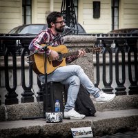 Уличный музыкант. :: Александр 