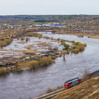 Половодье на реке Ухта, уровень воды 635 см при критических 590. :: Николай Зиновьев
