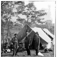А.Линкольн (в центре) и А.Пикертон (слева) посетили лагерь северян, 1862 г. :: Юрий Поляков