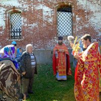 У старых стен. :: Михаил Попов