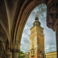 Башня краковской ратуши :: Александр Бойко