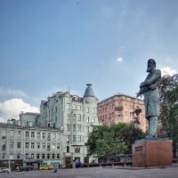 Памятник Ф.Энгельсу :: Andrey Lomakin