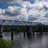 Мост, река и облака :: Александр Горячев