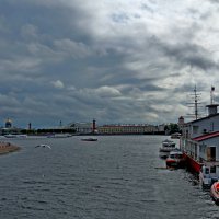 Тучи над городом.... :: Александр Алексеенко