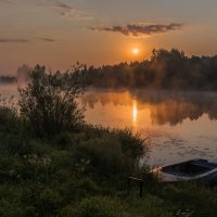 Июньский восход на реке Дубне. :: Виктор Евстратов