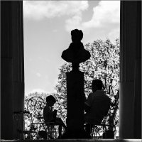 На веранде павильона Росси в Михайловском саду :: Александр 