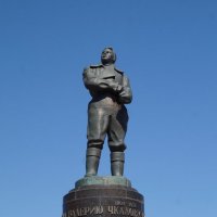Памятник В.Чкалову :: Lersa 