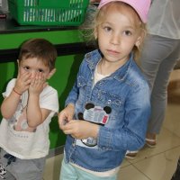 Детишки  в  магазине.. :: Евгений БРИГ и невич