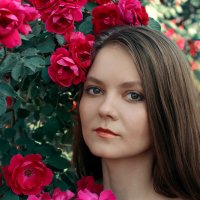 Девушка в розах :: Евгения Мотылева