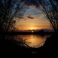 Закат на реке Лена :: Иван Яроев