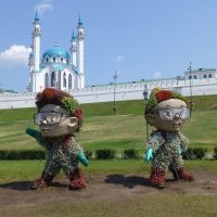 У стен Кремля появились талисманы чемпионата WorldSkills Kazan 2019 Алмаз и Алтын :: Наиля 