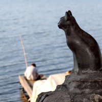 Плёс. Памятник кошке Мухе, ожидающей рыболовов. :: Сергей Пиголкин