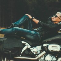 Таня на мотоцикле :: Илья Браславец