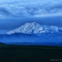 Предрассветный Эльбрус :: Сергей 