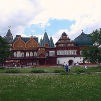 Май в парке Коломенском. Дворец Алексея Михайловича. :: Владимир Драгунский