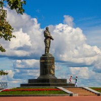 Памятник Валерию Чкалову в Нижнем Новгороде :: Игорь Зубков