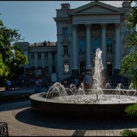 Вечерний фонтан :: Александр Соболев