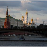 Проплывая по Москва реке :: Михаил Розенберг