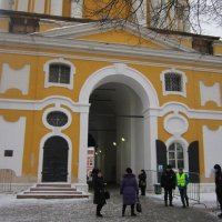 Вход в Новоспасский монастырь :: Дмитрий Никитин