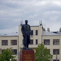 Памятник М. Горькому :: Наталья Цыганова 