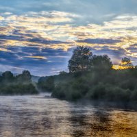 Восход солнца над рекой :: Павел Айдаров