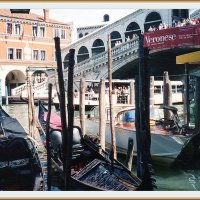 Parking гондол у моста Риальто, Венеция весна 2005 года :: Валентин Соколов