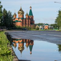 В дождливое лето только отражения в лужах ловить) :: Николай Зиновьев