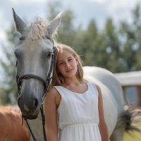 Девочка и лошадь :: Алёна Крайко