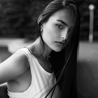 Black and white portrait of a girl in a white t-shirt and jeans :: Lenar Abdrakhmanov