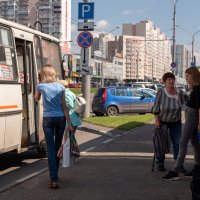 В полдень на остановке :: Валерий Михмель 