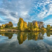 Осень на озере :: Анатолий Володин
