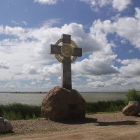 Ростов Великий.Поклонный крест на берегу озера Неро. :: Valentina Valentina