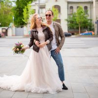 Влюбленная пара на свадебной прогулке :: Олеся Болтенкова