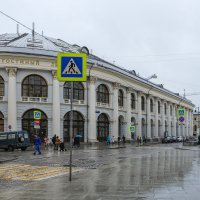 Моква. Дождь в городе. Гостиный двор. :: Надежда Лаптева