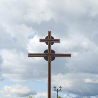 Крест на набережной :: Вера Щукина