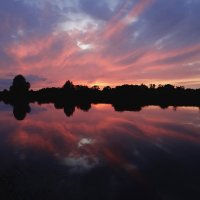 Акварель заката на небе и в воде :: Антонина Гугаева