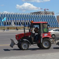 Серик из дальнего аула...Теперь в столице...Все стремятся в город... :: Андрей Хлопонин