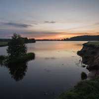 Рассвет на слиянии речки Буянки с Волгой. :: Виктор Евстратов