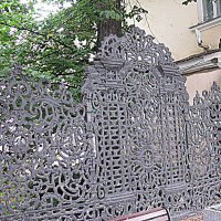 Ажурная чугунная ограда бывшего дома Демидова. :: Владимир Драгунский