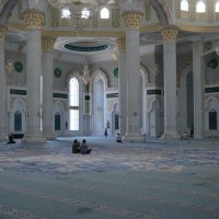 Под сводами мечети в столице Казахстана...Утро нового дня. :: Андрей Хлопонин